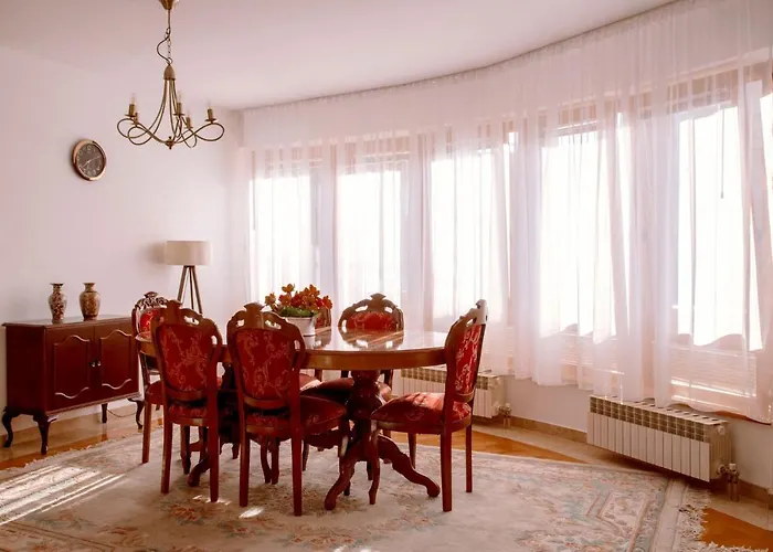 Engadin Apartments - Free Parking